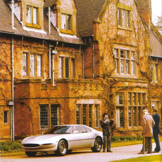 A retired Sir William Lyons investigates one of the early XJ41 prototypes in 1984, giving his approval.